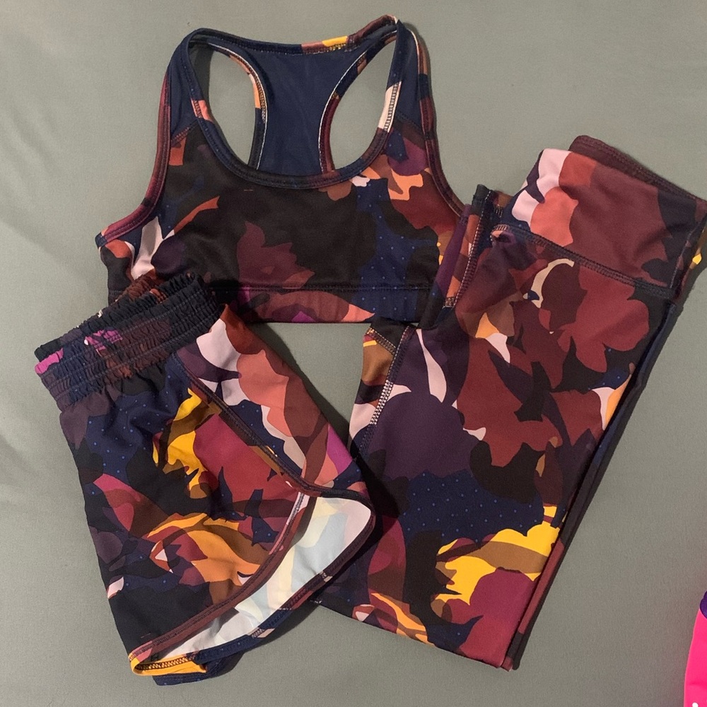 GIRLS OLD NAVY YOGA SET WITH SPORTS BRA